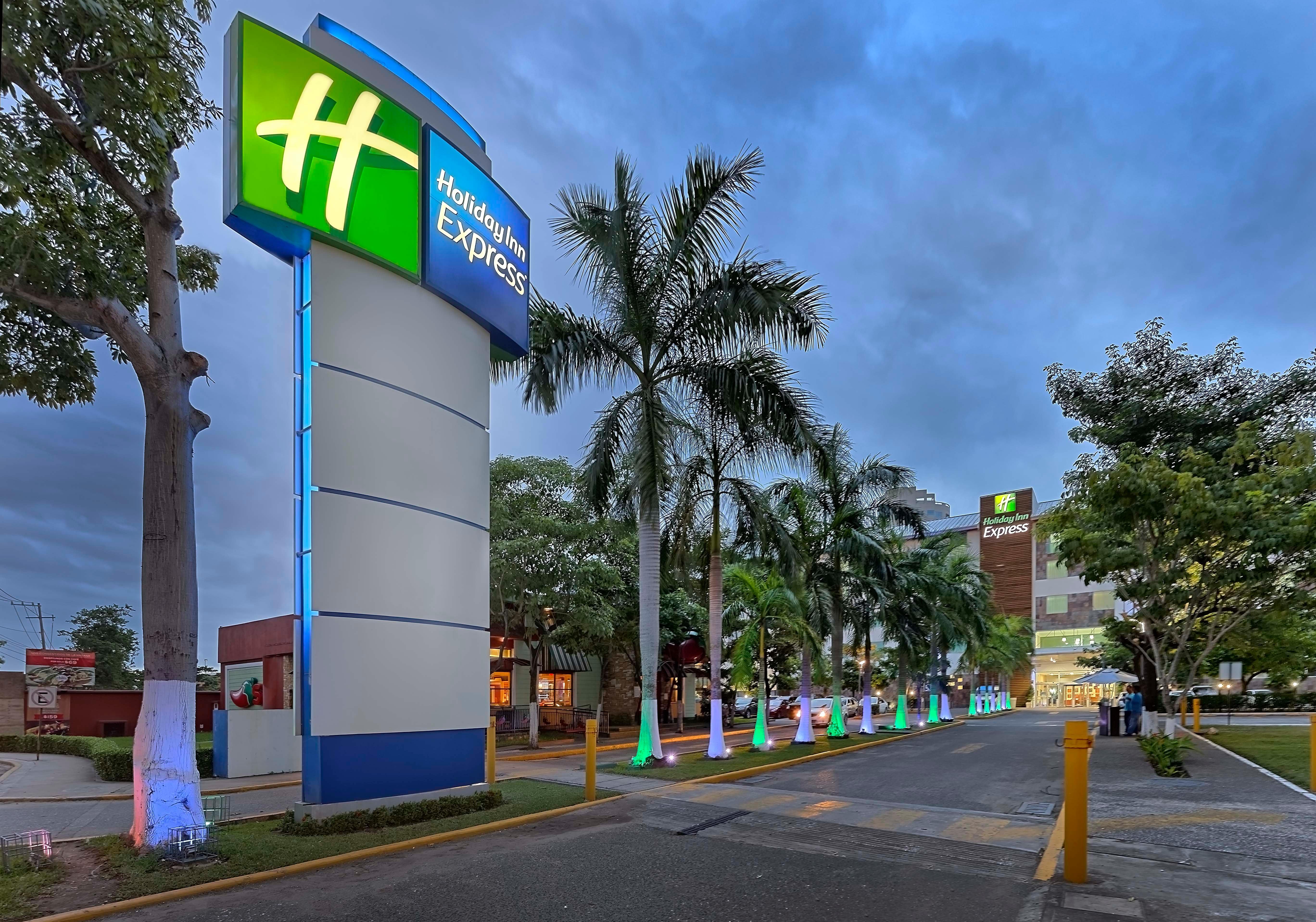 Holiday Inn Express Villahermosa By Ihg Экстерьер фото